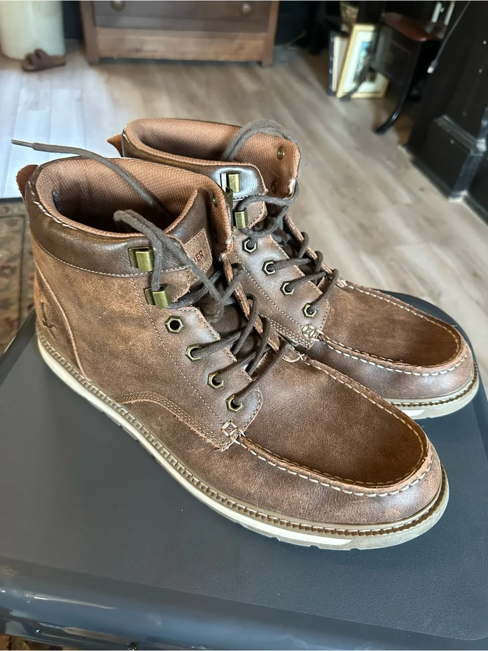 Eddie Bauer Men's Tan Brown Leather Chukka Boots